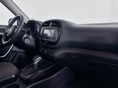 Used 2020 Kia Soul LX image 28