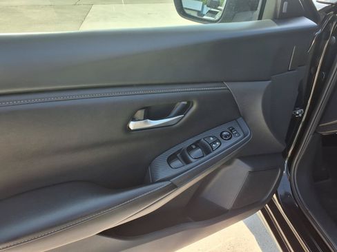 Used 2024 Nissan Sentra SV FWD image 12
