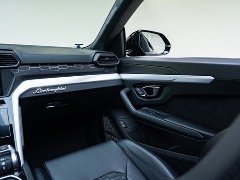 Used 2019 Lamborghini Urus AWD/4WD image 34