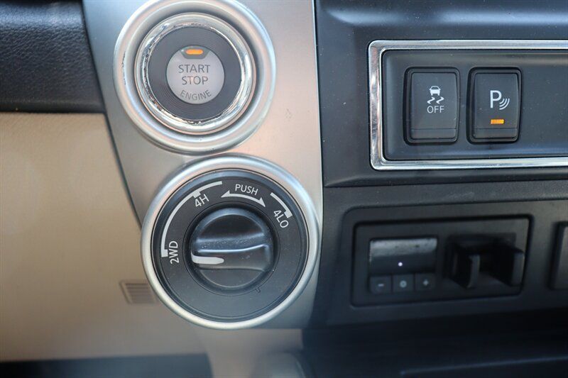 Used 2017 Nissan Titan SV AWD/4WD image 15