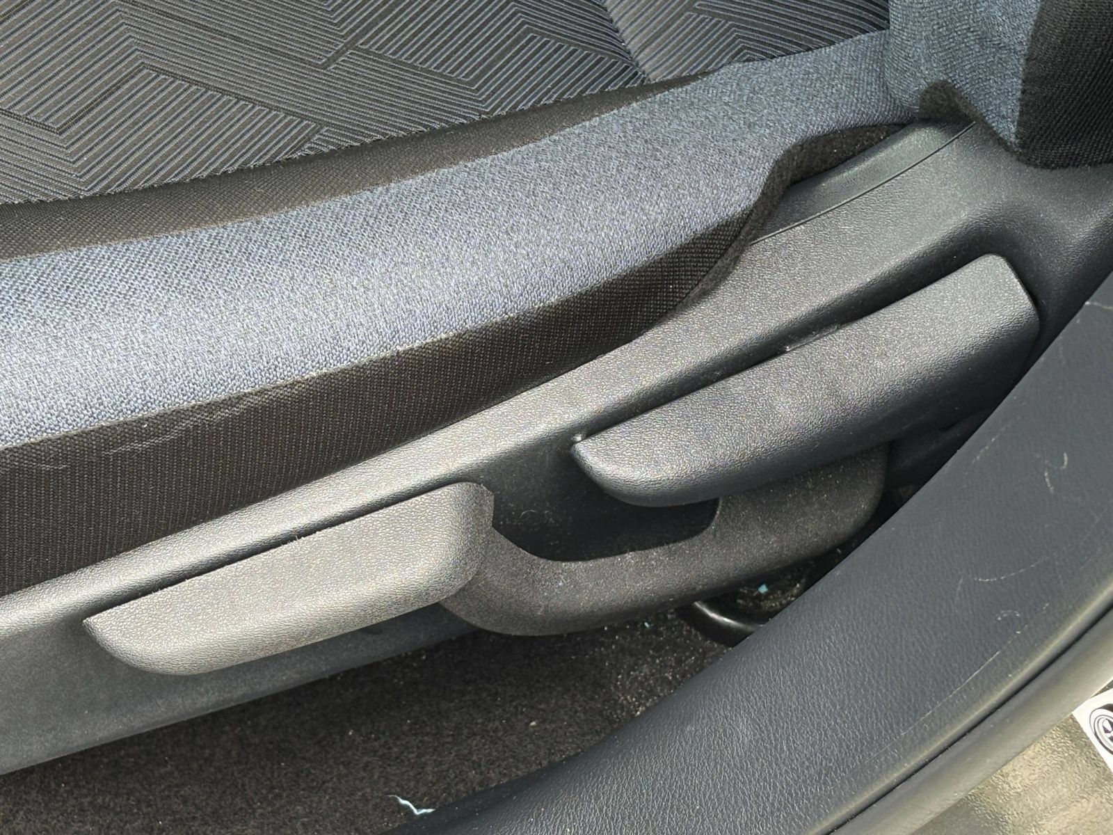 Used 2025 Nissan Versa SV FWD image 21