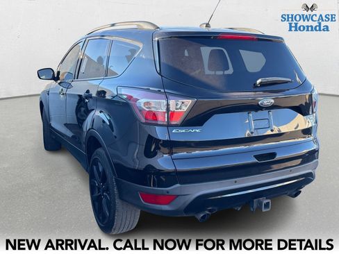 Used 2017 Ford Escape SE w/ Equipment Group 201A image 4