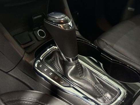 Used 2018 Chevrolet Cruze Premier FWD image 23