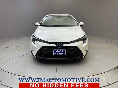 Used 2023 Toyota Corolla LE w/ LE Convenience Package FWD image 8