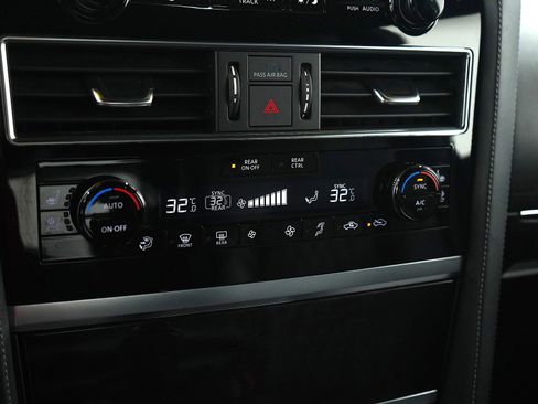 Used 2024 INFINITI QX80 Premium Select image 29