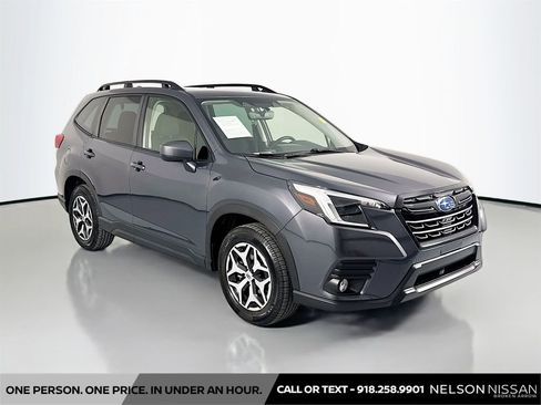 Used 2023 Subaru Forester Premium AWD/4WD image 3
