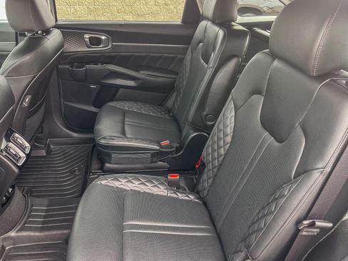 Used 2023 Kia Sorento SX image 17