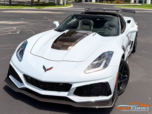 Used 2019 Chevrolet Corvette ZR1 RWD image 8
