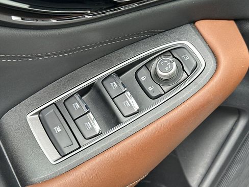 Used 2025 Subaru Outback Touring XT AWD/4WD image 12