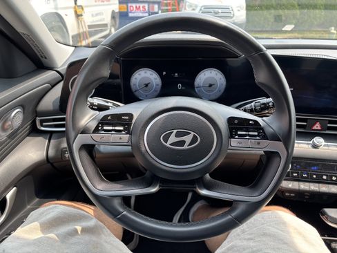 Used 2025 Hyundai Elantra SEL FWD image 18