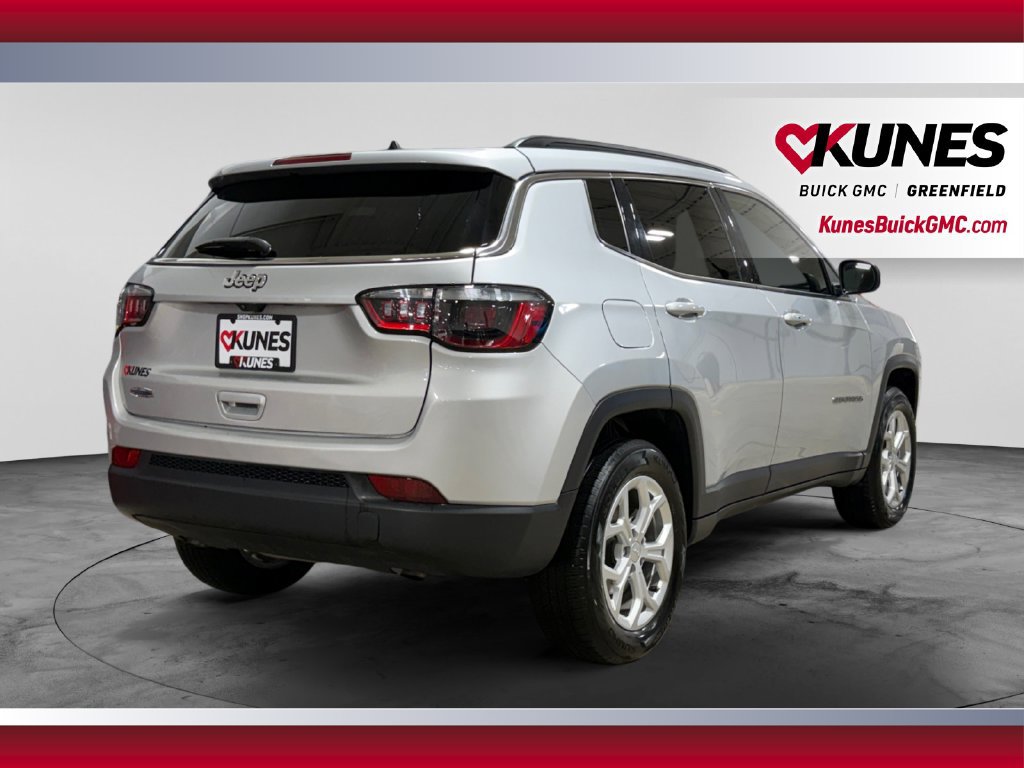 Used 2024 Jeep Compass Latitude AWD/4WD image 10