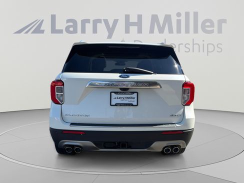 Used 2023 Ford Explorer Platinum w/ Technology Package AWD/4WD image 4
