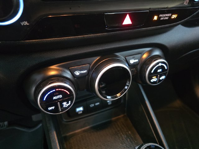 Used 2024 Hyundai Venue SEL FWD image 23