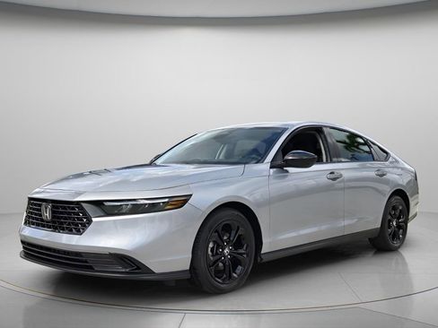 Used 2025 Honda Accord SE image 9