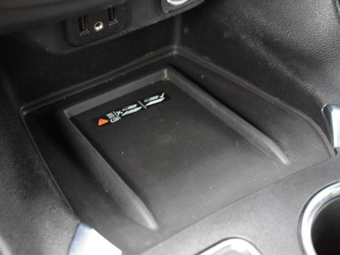 Used 2023 Chevrolet Traverse LT FWD image 29