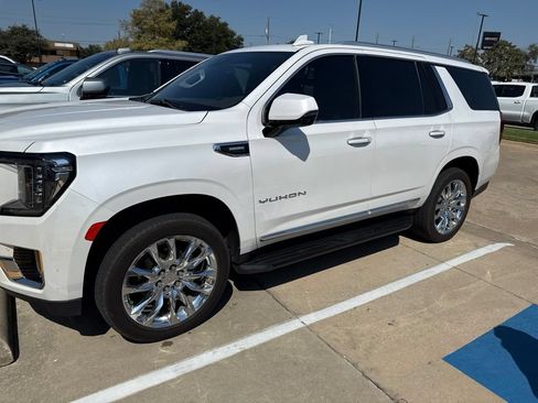 Used 2023 GMC Yukon SLT w/ SLT Luxury Package AWD/4WD image 3