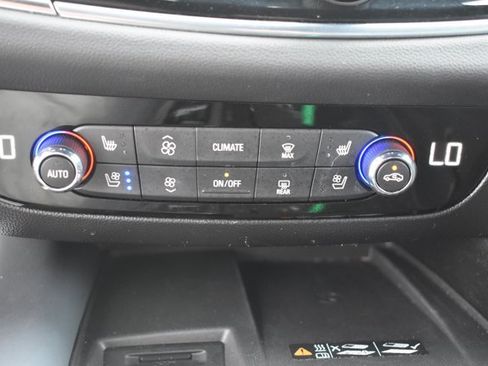 Used 2024 Buick Enclave Premium AWD/4WD image 27