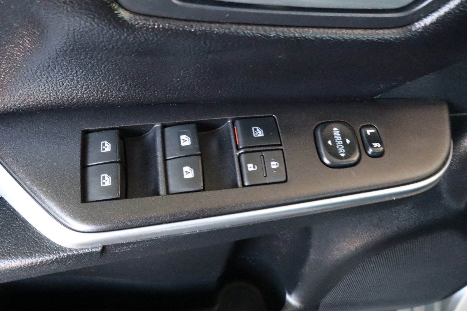 Used 2017 Toyota Camry SE FWD image 19