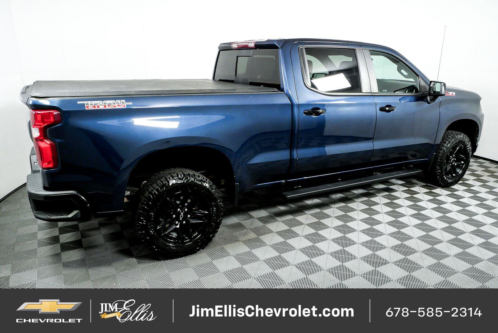 Used 2021 Chevrolet Silverado 1500 LT Trail Boss w/ Convenience Package II AWD/4WD image 2