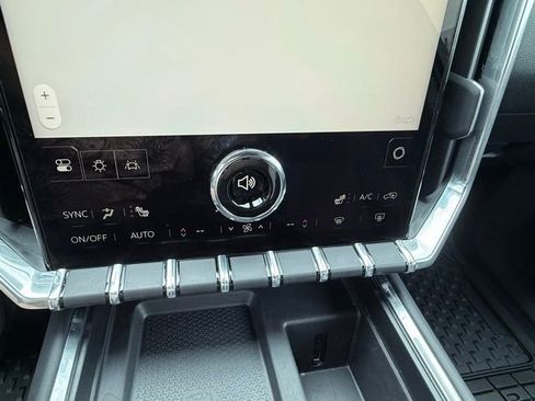 Certified 2025 GMC Acadia Elevation FWD image 32