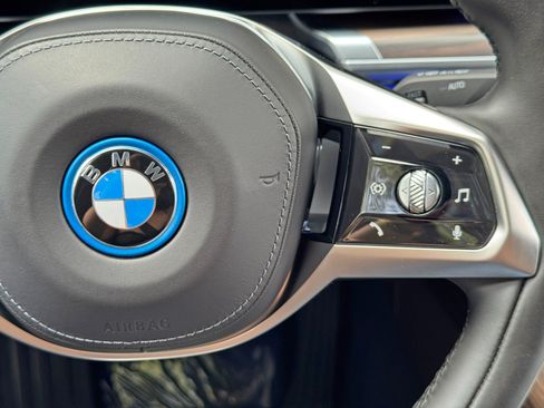 Used 2023 BMW i7 xDrive60 w/ Executive Package 2 AWD/4WD image 24