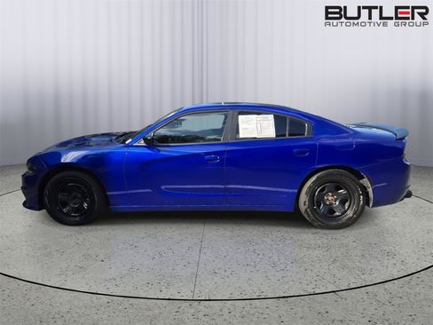 Used 2022 Dodge Charger SXT w/ Blacktop Package RWD image 6