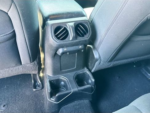 Used 2022 Jeep Wrangler Unlimited Sport AWD/4WD image 28