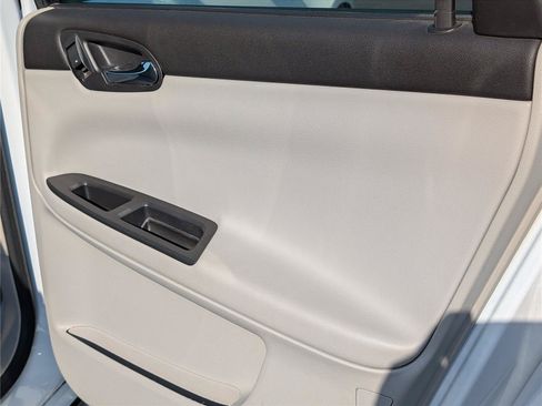 Used 2011 Chevrolet Impala LS FWD image 33