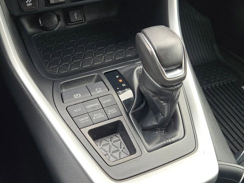 Used 2020 Toyota RAV4 XLE Premium image 27