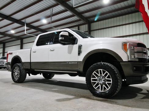 Used 2017 Ford F250 King Ranch w/ King Ranch Ultimate Package AWD/4WD image 16