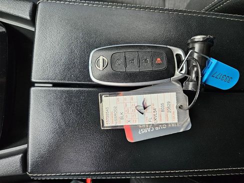 Used 2023 Nissan Rogue SV image 29