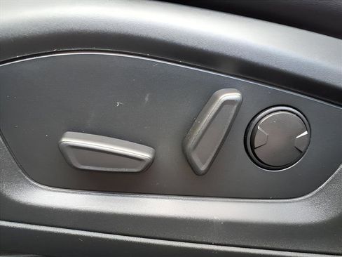 Used 2022 Ford Explorer XLT w/ Equipment Group 202A image 18