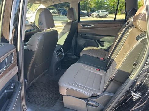 Used 2024 Volkswagen Atlas SEL image 6