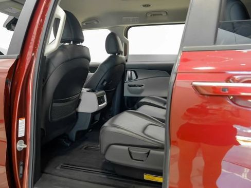 Used 2023 Kia Carnival LX FWD image 49