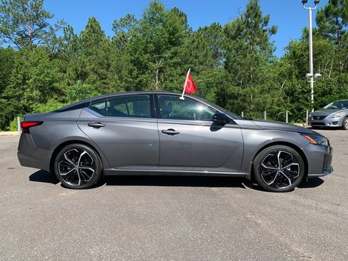 New 2026 Nissan Altima 2.5 SR w/ SR Premium Package FWD image 2
