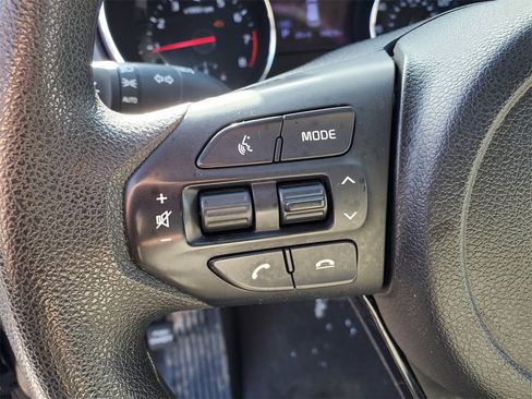 Used 2019 Kia Sedona LX image 14