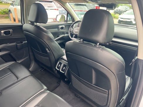 Used 2024 Kia Sorento S AWD/4WD image 15