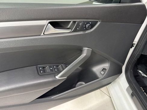 Used 2018 Volkswagen Passat 2.0T R-Line FWD image 9