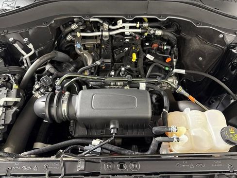 Used 2023 Ford Explorer XLT image 30