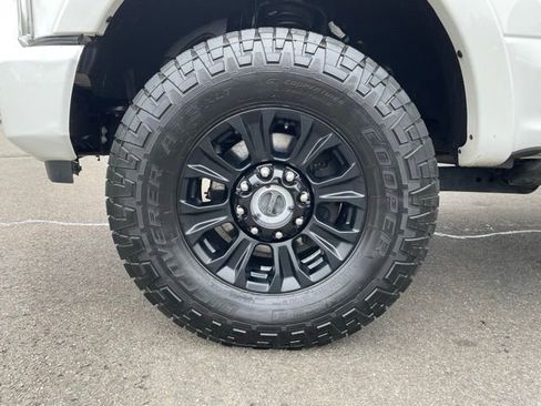 Used 2022 Ford F350 Platinum w/ Tremor Off-Road Package AWD/4WD image 33
