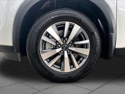 Certified 2025 Nissan Pathfinder SL image 11