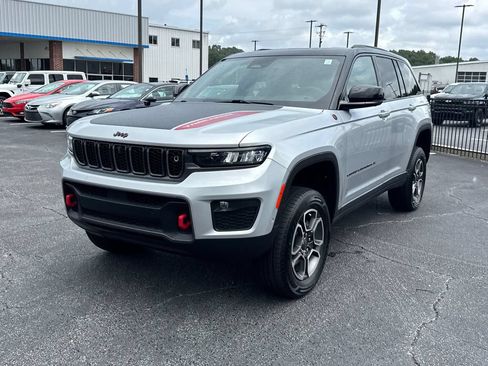 Used 2022 Jeep Grand Cherokee Trailhawk w/ ADV Protech Group II AWD/4WD image 2
