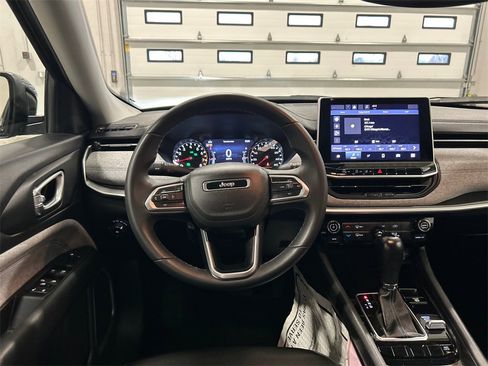 Used 2022 Jeep Compass Latitude image 28