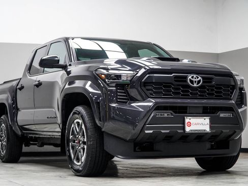 Used 2025 Toyota Tacoma TRD Sport AWD/4WD image 4
