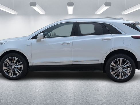 Certified 2025 Cadillac XT5 Premium Luxury AWD/4WD image 2
