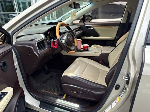 Used 2019 Lexus RX 350L FWD w/ Premium Package image 2