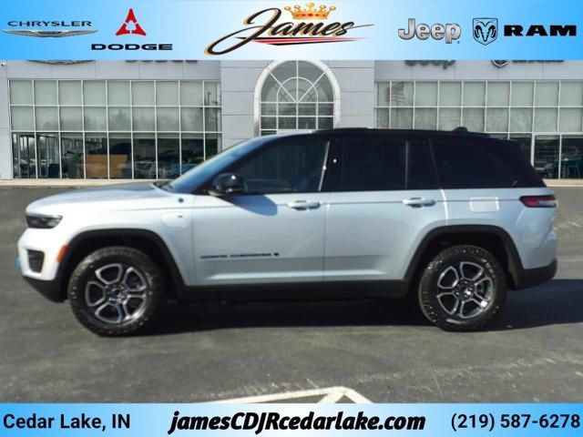 New 2023 Jeep Grand Cherokee Trailhawk AWD/4WD image 2