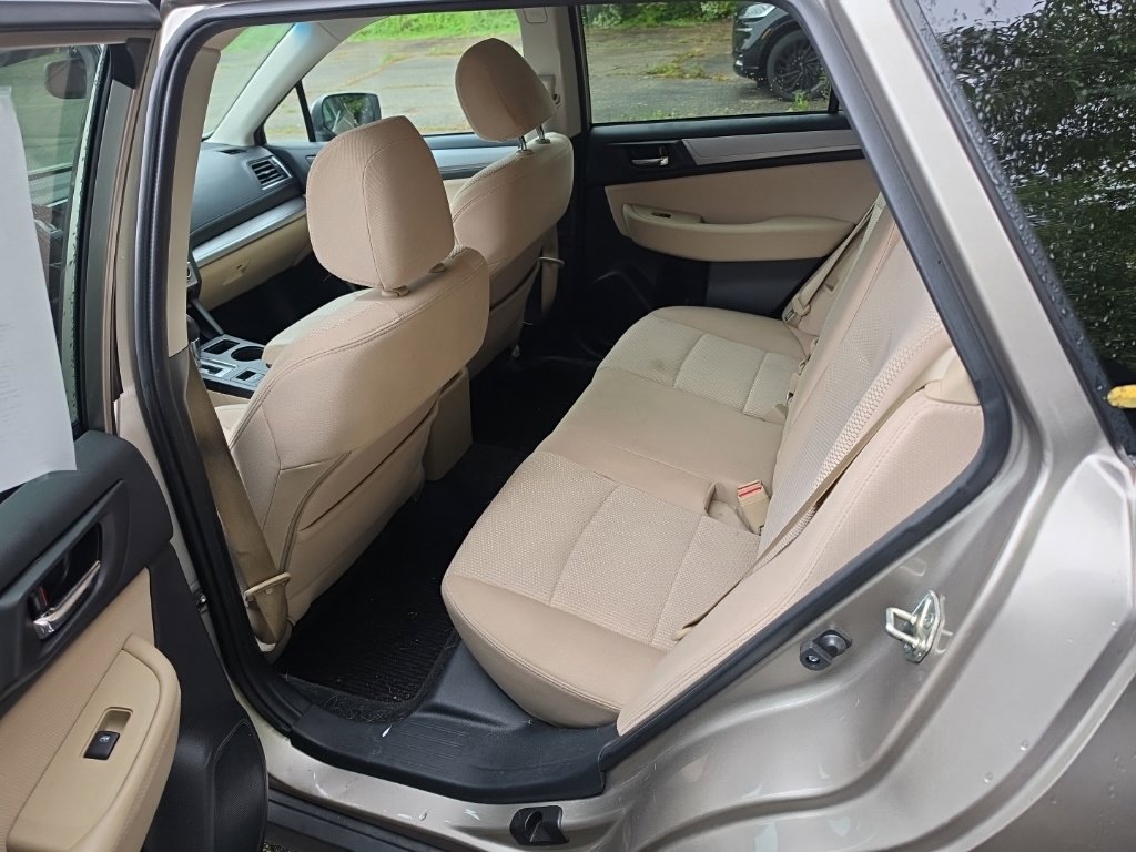 Used 2015 Subaru Outback 2.5i Premium AWD/4WD image 6