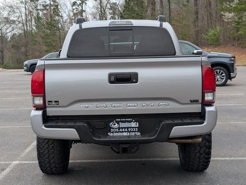 Used 2019 Toyota Tacoma TRD Sport image 8