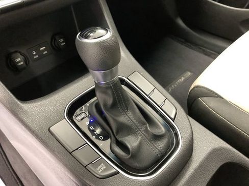 Used 2020 Hyundai Elantra GT FWD image 31